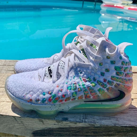 Nike LeBron 17 GS Air Command Force Size 6,5 - Picture 1 of 5